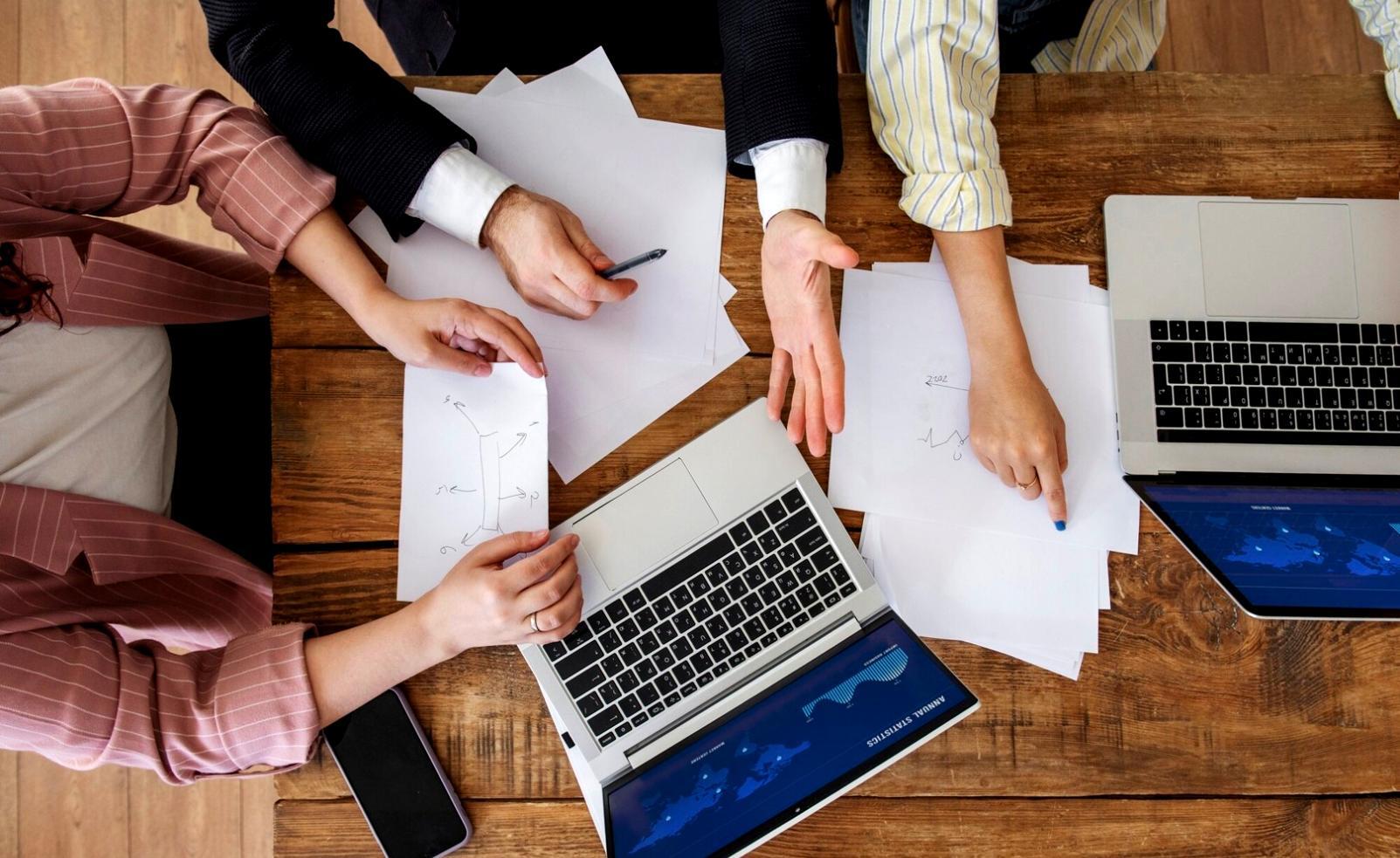 Analisis tren pasar dan strategi investasi jangka panjang